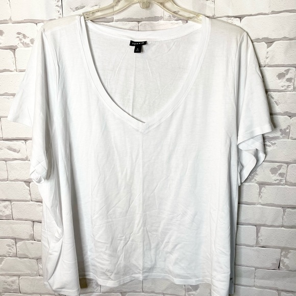 Torrid soft White Premium Vneck Tshirt 5 - Picture 4 of 7